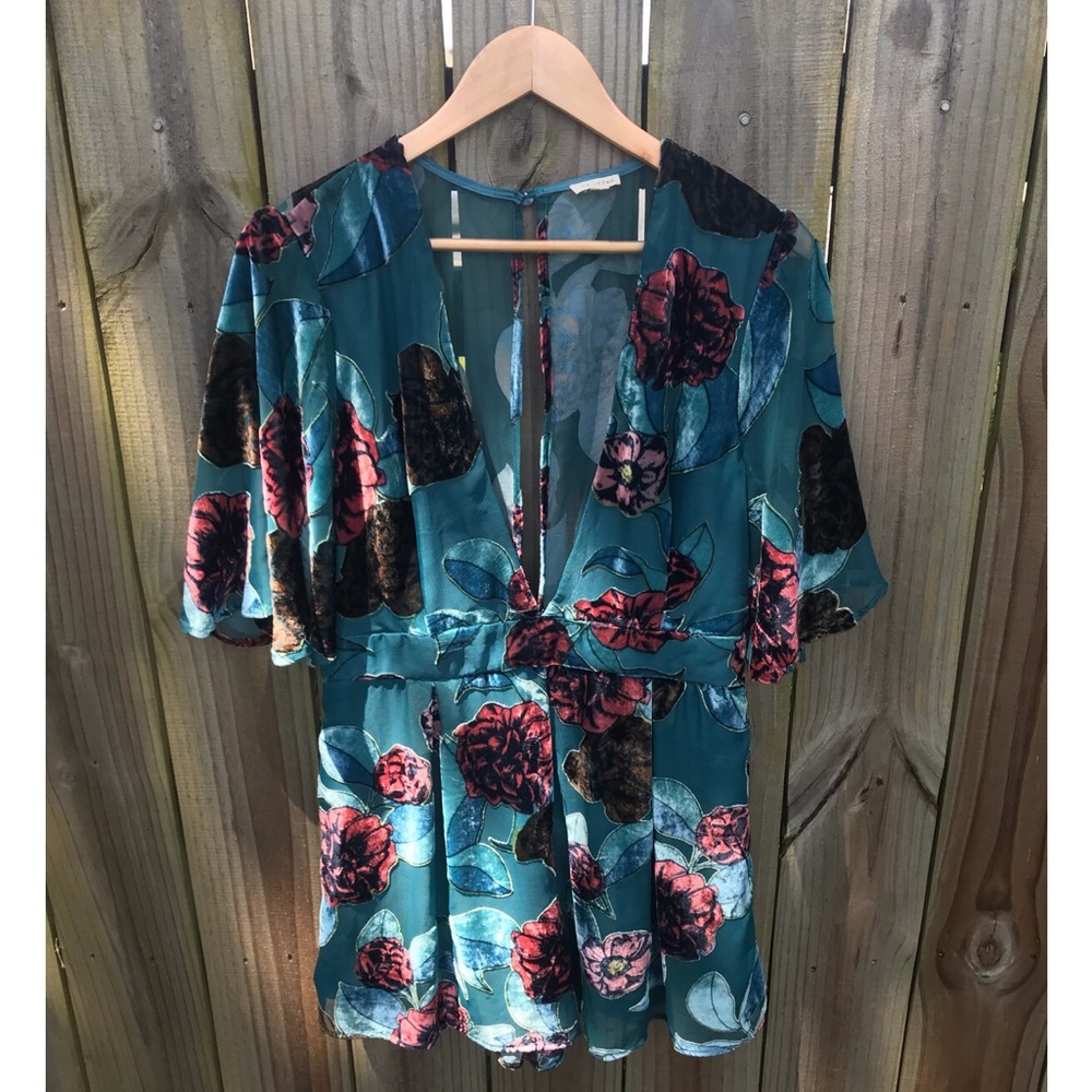 Women’s SZ large boutique romper